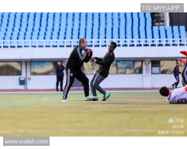 蒙特雷与阿特的激烈对决展现足球魅力与团队精神